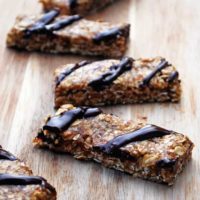 Chewy Granola Bars - Just like your favorite boxed treat! Easy and healthy. #vegan #snacks