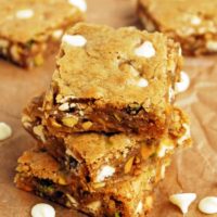 Brown Butter White Chocolate Pistachio Blondes // The Live-In Kitchen
