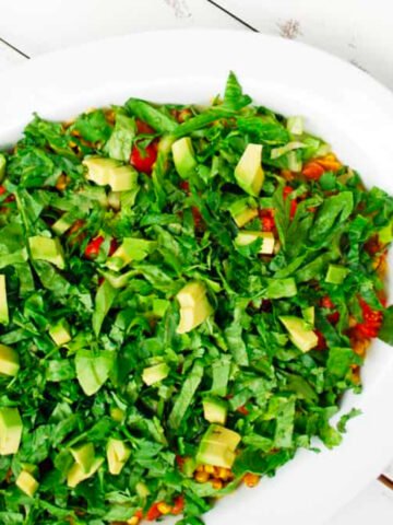 healthy baked nachos on a platter