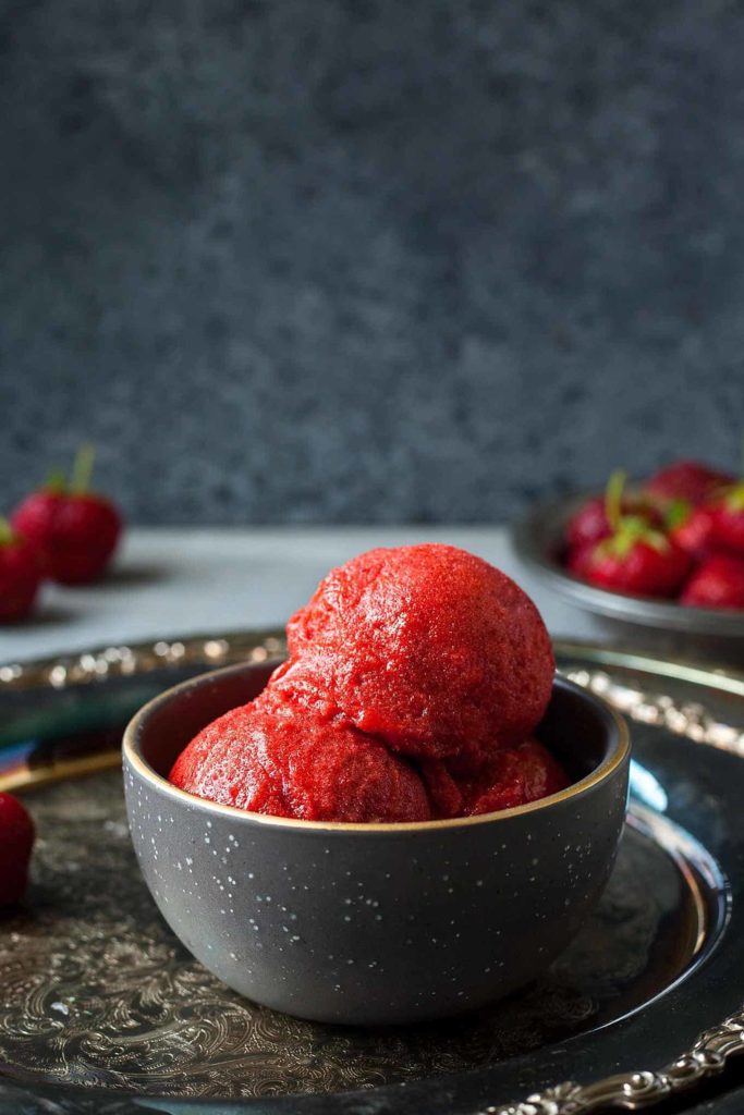 Strawberry Sorbet - Naturally sweetened, 3 ingredients, and so refreshing! This is the best healthy, vegan, frozen summer treat. theliveinkitchen.com