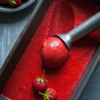 Strawberry Sorbet - Naturally sweetened, 3 ingredients, and so refreshing! This is the best healthy, vegan, frozen summer treat. theliveinkitchen.com
