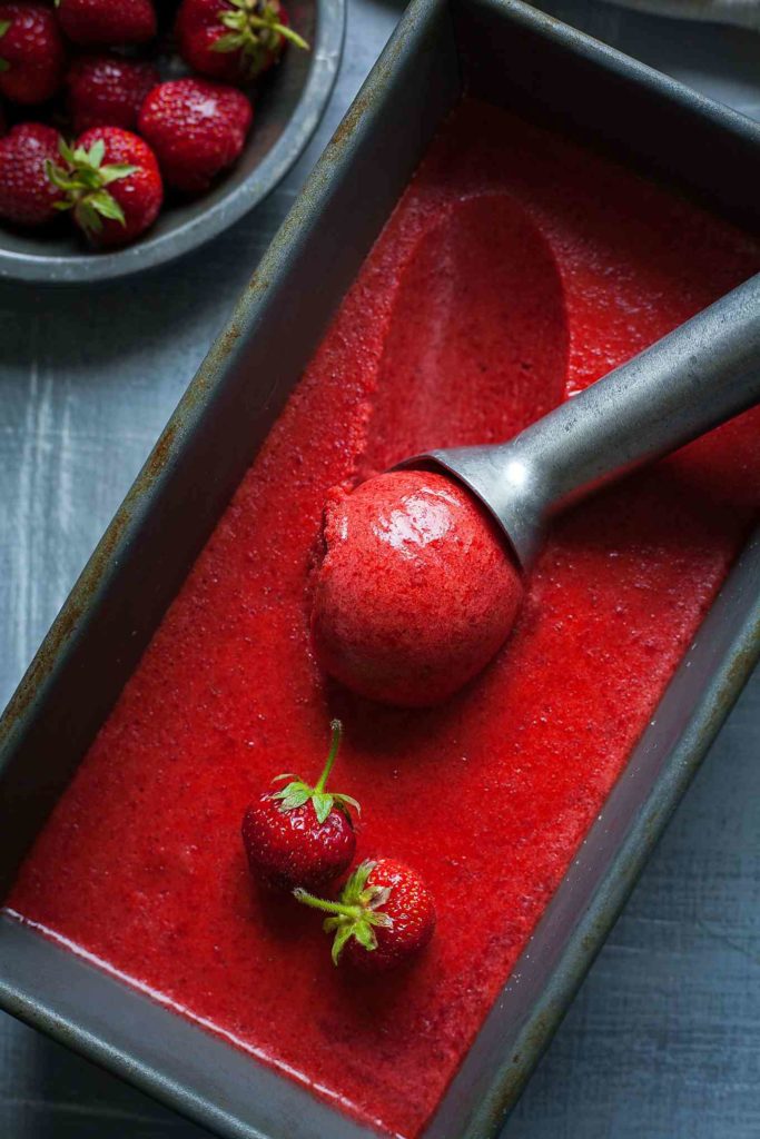 Strawberry Sorbet - Naturally sweetened, 3 ingredients, and so refreshing! This is the best healthy, vegan, frozen summer treat. theliveinkitchen.com
