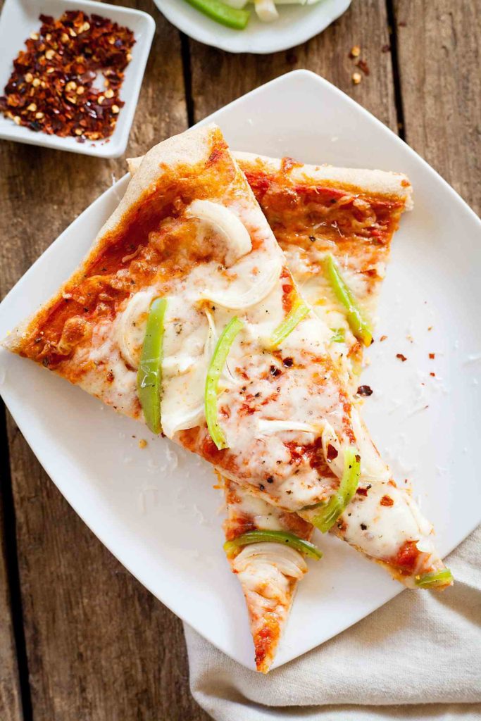Onion and Green Pepper Pizza - This is always my favorite vegetarian pizza to order at a pizza place, now I can make it at home! theliveinkitchen.com