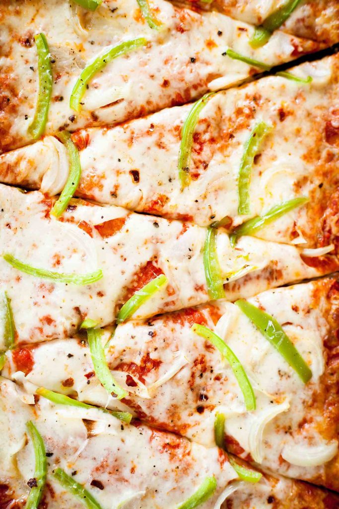 Onion and Green Pepper Pizza - This is always my favorite vegetarian pizza to order at a pizza place, now I can make it at home! theliveinkitchen.com