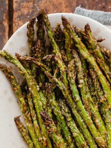 close up of crispy air fryer asparagus