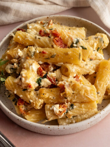 Mediterranean mac and cheese on a plate.