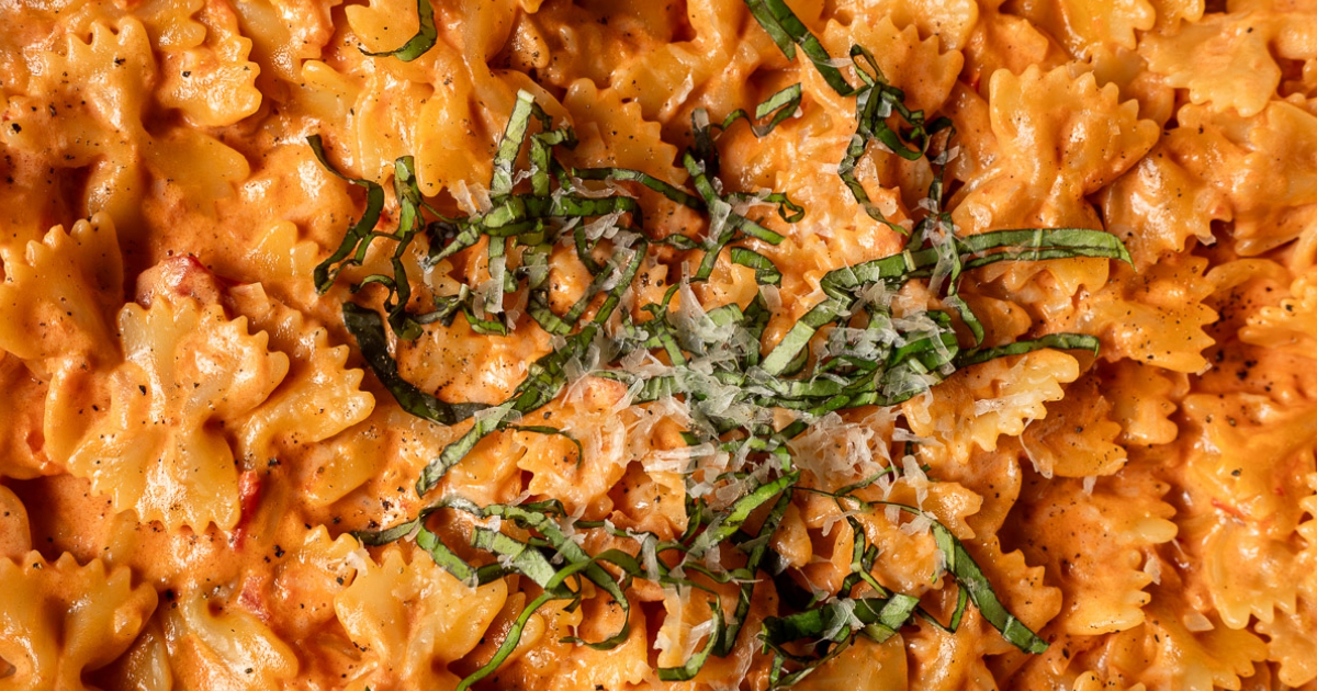 Tomato Alfredo Sauce - The Live-In Kitchen
