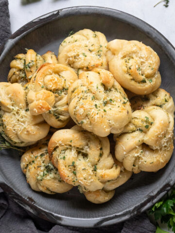 A plate of garlic parmesan knots.